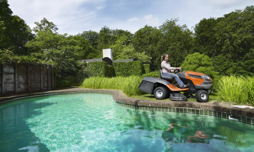 Tractor Husqvarna: aprende a disfrutar de cortar el césped